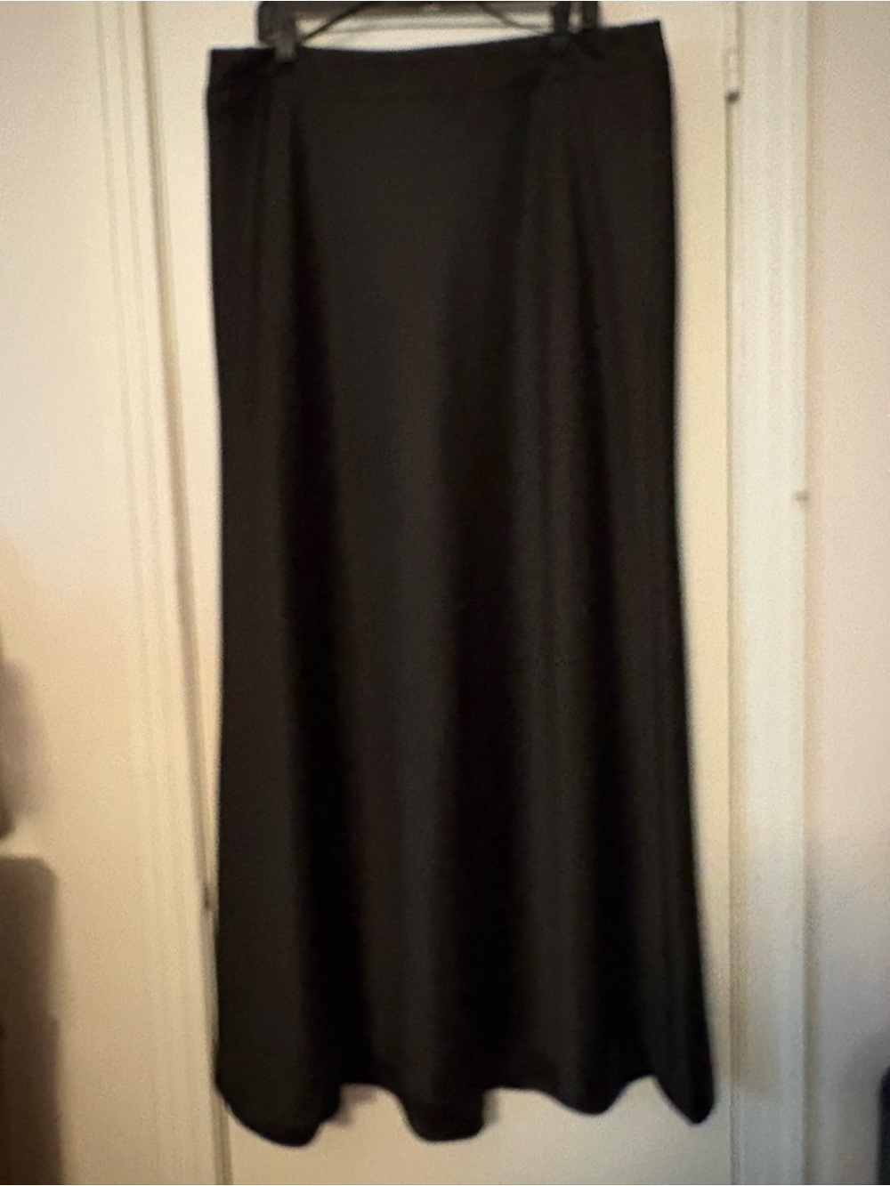 Sandra Darren Black Maxi Skirt - Sleek A-Line Design